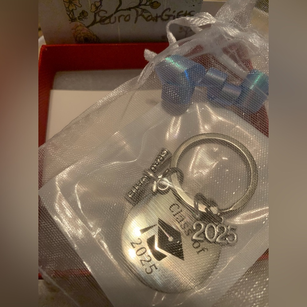 Hand Crafted Class of 2025 or 2026 Silver Graduation Keychain NEW NWT - Picture 12 of 14
